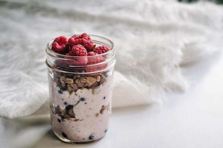 Yogurt Parfait with Raspberries and Oats - Parfait Recipe