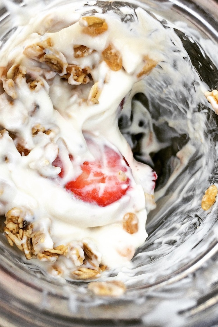 Make Ahead Yogurt Parfait with Yogurt and Oats - Parfait Recipe